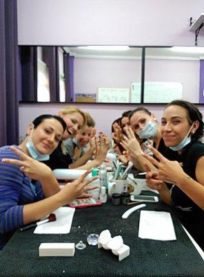 Fotos de las alumnas curso de uñas acrílico y gel 06/11/16 - Alumnas sonriendo foto 2