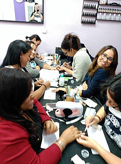 Fotos de las alumnas curso de uñas acrílico y gel 06/11/16 - Alumnas sonriendo
