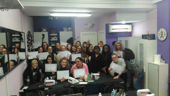Fotos de las alumnas del curso de uñas de acrílico y gel del día 12/02/17.