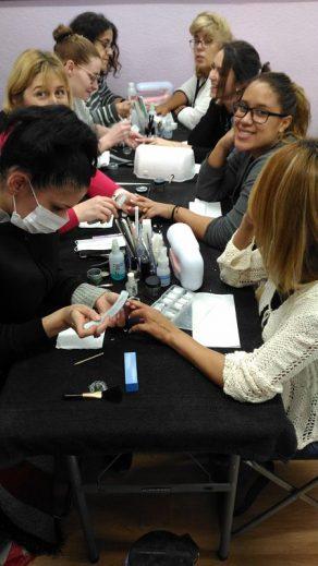 Fotos de las alumnas del curso de uñas de acrílico y gel del día 12/02/17. - Alumnas sonriendo