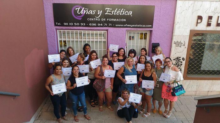 Fotos de las alumnas del curso de uñas de acrílico y gel del día 20/08/17 - Foto de grupo