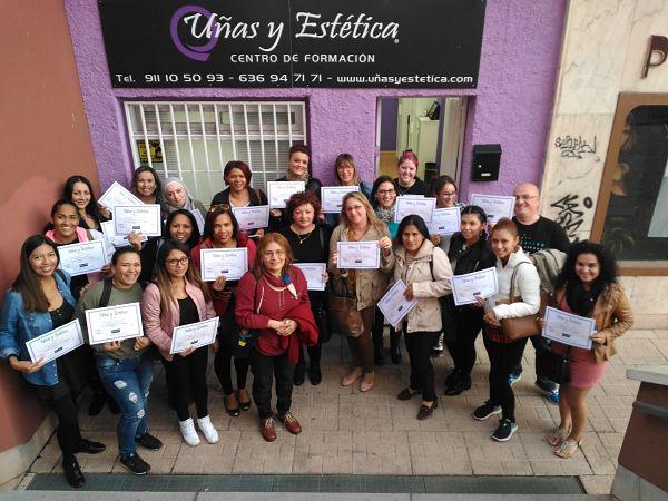 Fotos de las alumnas del curso de uñas de acrílico y gel del día 22/10/17