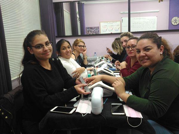 Fotos de las alumnas del curso de uñas de gel y acrílico 10/12/2017 - Alumnas sonriendo