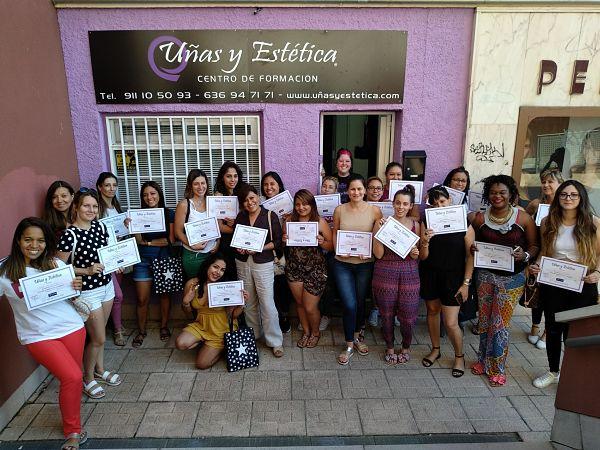 Foto de las alumnas del curso de acrílico y gel día 29/07/18 - Con la profesora Yolanda Hernández