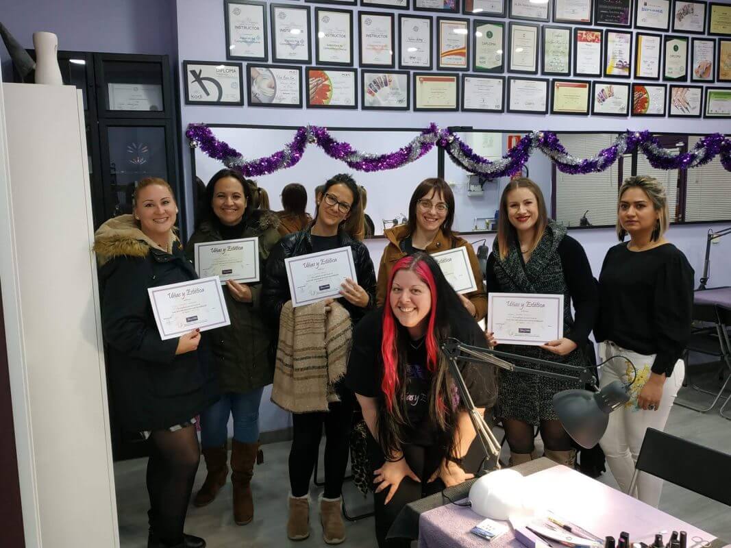 Foto de las alumnas del curso de decoración de uñas del día 28/12/2019