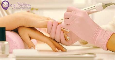 Curso de uñas acrílicas y materiales para manicura en seco